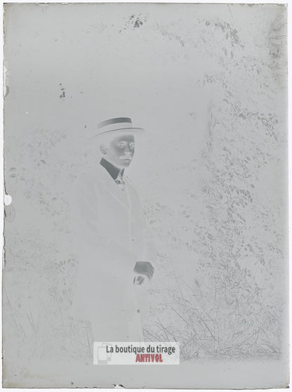 Homme, personnage, promenade, plaque verre, photo ancienne, négatif 9x12 cm