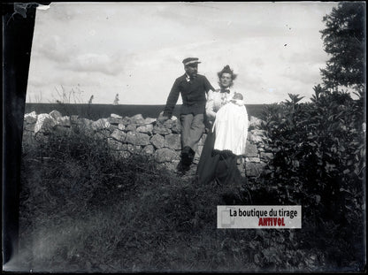 Couple avec nourrisson, famille, plaque verre photo ancienne, négatif 9x12 cm