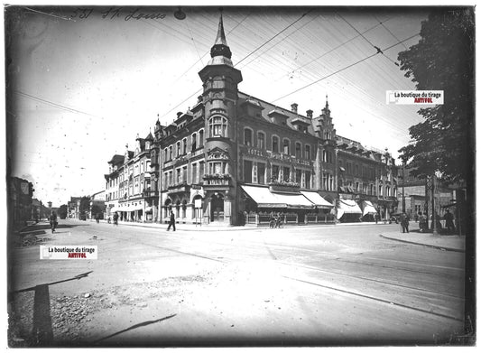 Plaque verre photo ancienne positif noir et blanc 13x18 cm Saint-Louis hôtel