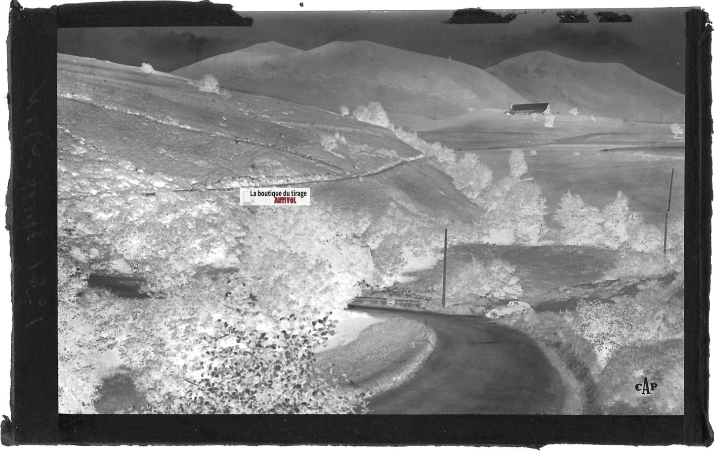 Plaque verre photo négatif noir & blanc 9x14 cm, Mont-Dore, route, voiture