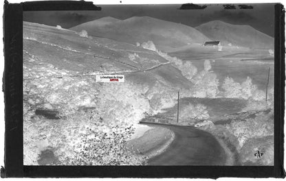 Plaque verre photo négatif noir & blanc 9x14 cm, Mont-Dore, route, voiture
