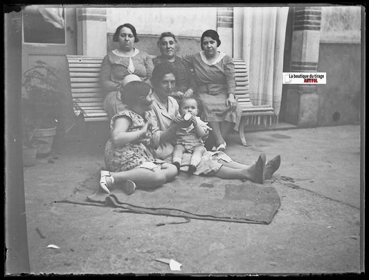 Famille, bébé, Plaque verre photo ancienne, négatif noir & blanc 9x12 cm