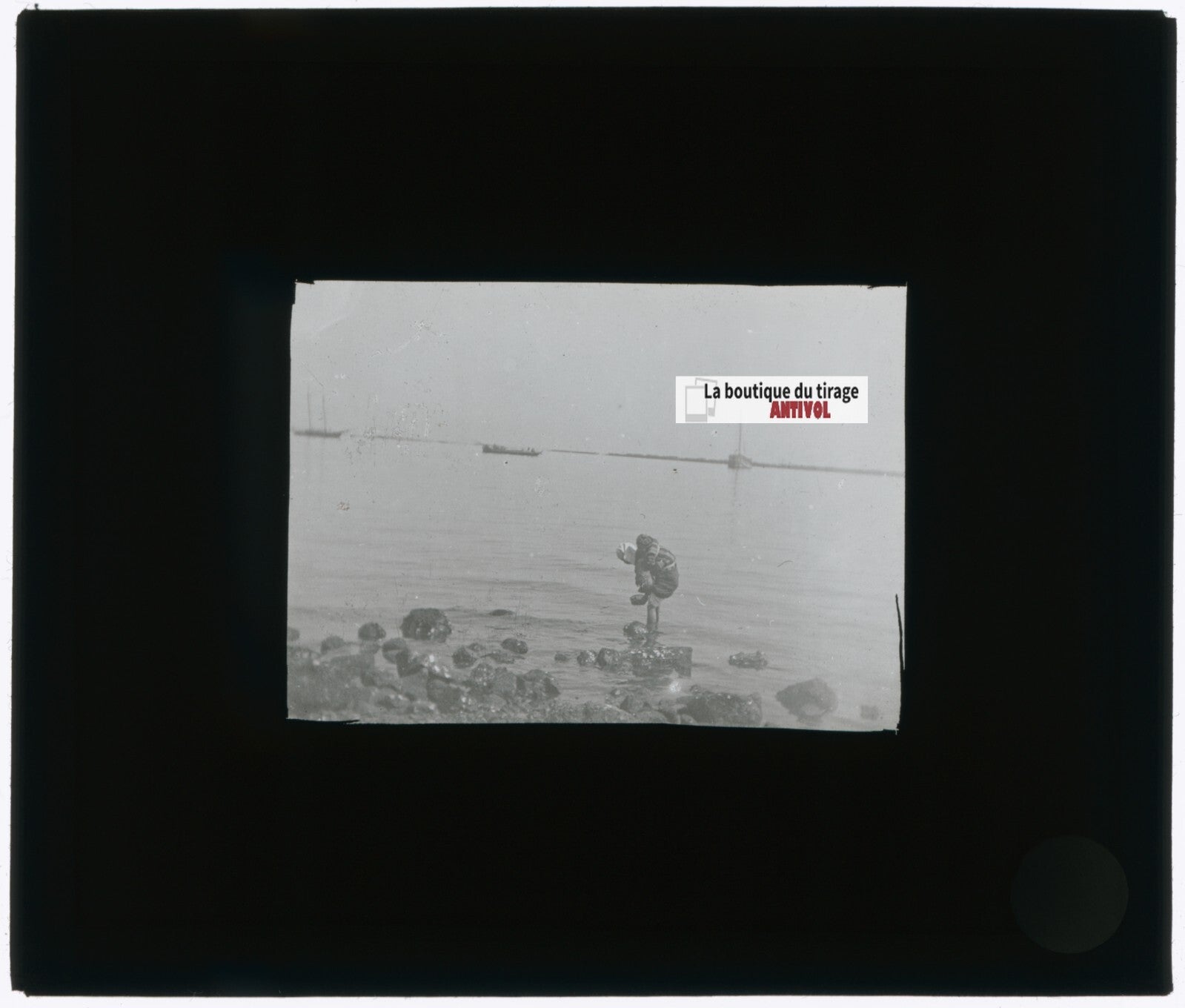 Personnages, mer, Japon, photo plaque verre, noir & blanc, positif 8,5x10 cm