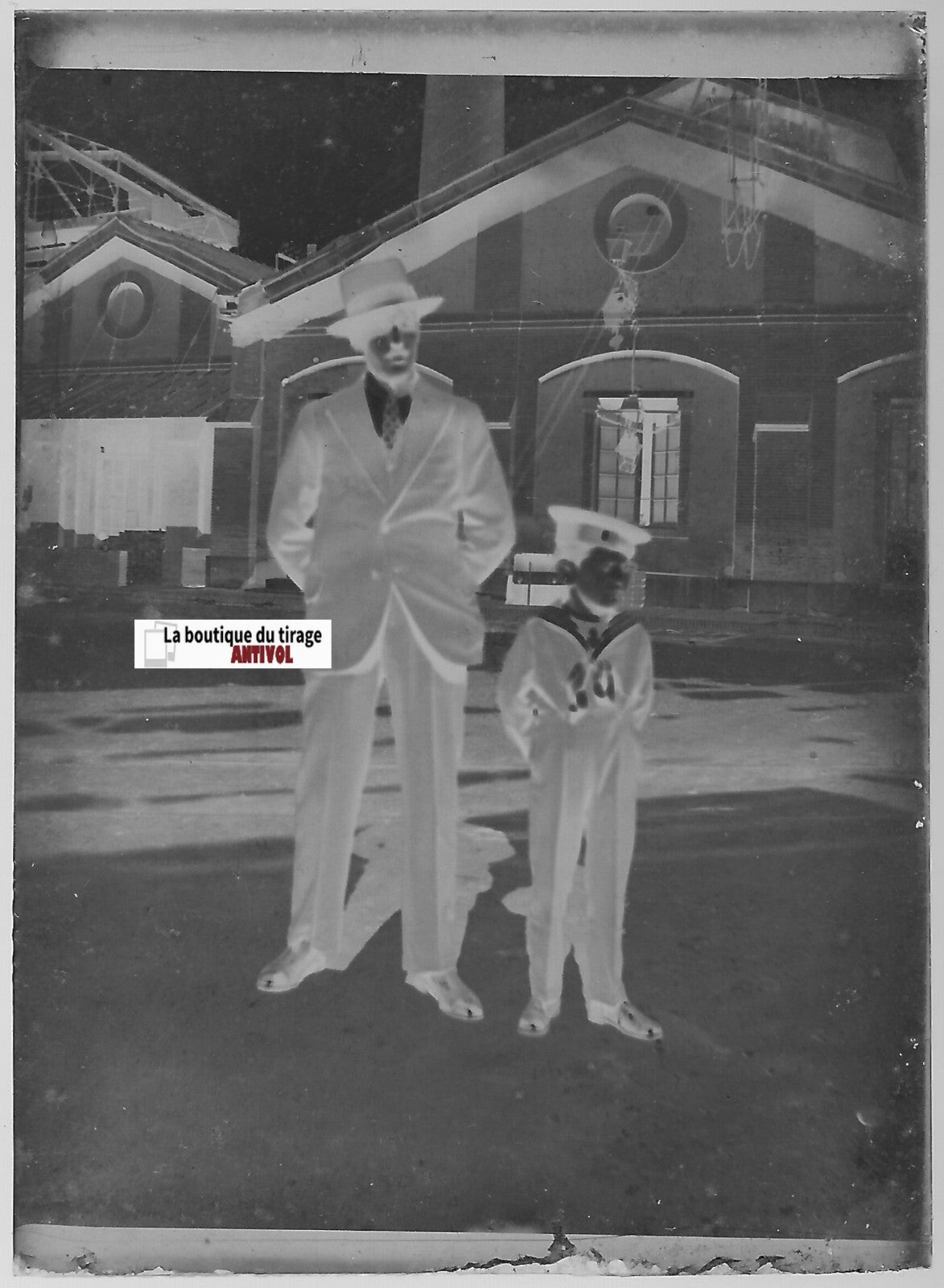 Famille, usine, Plaque verre photo ancienne, négatif noir & blanc 6x9 cm