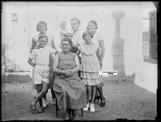 Famille, France, Plaque verre photo ancienne, négatif noir & blanc 9x12 cm