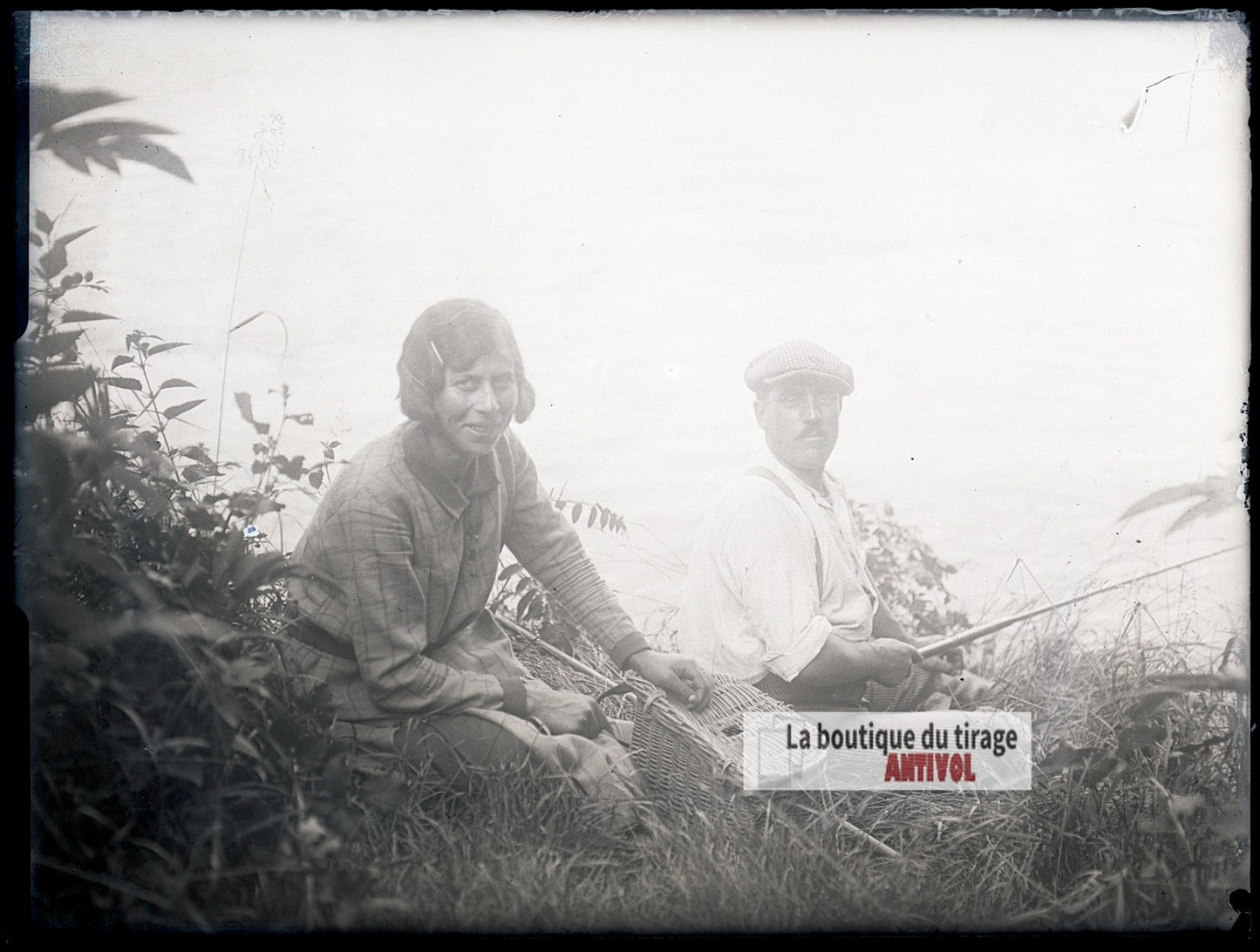 Couple en partie de pêche, nature, plaque verre photo ancienne, négatif 9x12 cm