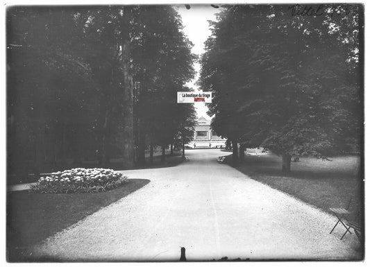 Plaque verre photo ancienne positif noir et blanc 13x18 cm Vittel Vosges jardin