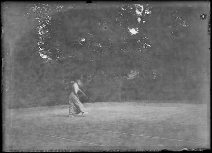 Plaque verre photo négatif noir et blanc 6x9 cm femme tennis vintage France