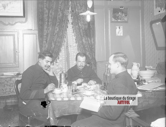 Soldats compagnie magasin Pigalle, plaque verre photo ancienne, négatif 9x12 cm