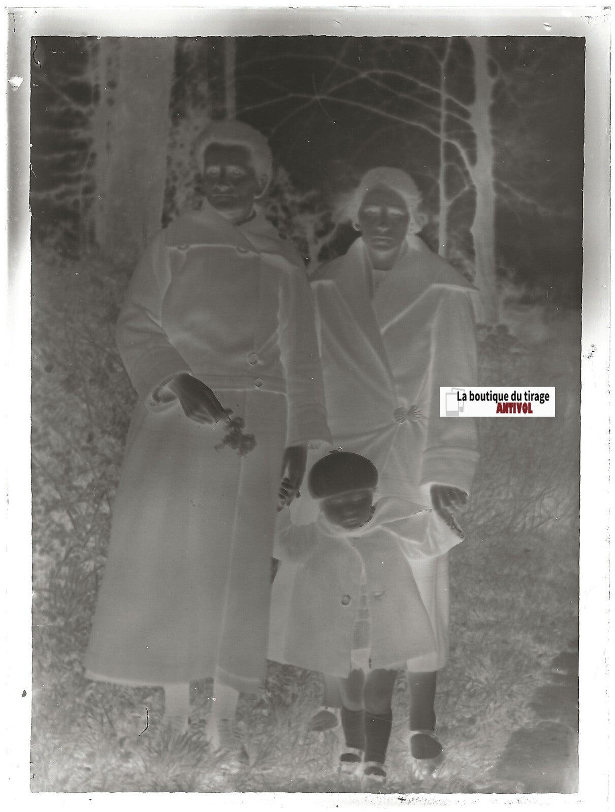 Promenade, bébé, Plaque verre photo ancienne, négatif noir & blanc 9x12 cm