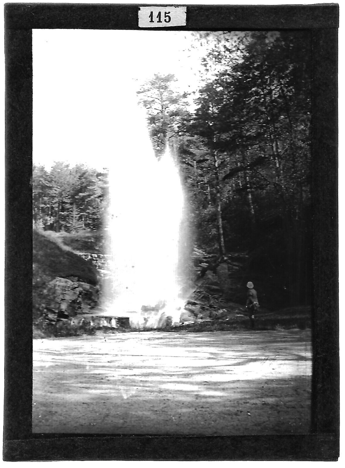 Plaque verre photo ancienne positif noir et blanc 6x9 cm cascade fontaine parc 