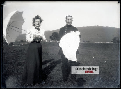 Jeune mère, nourrisson, militaire, plaque verre photo ancienne, négatif 9x12 cm