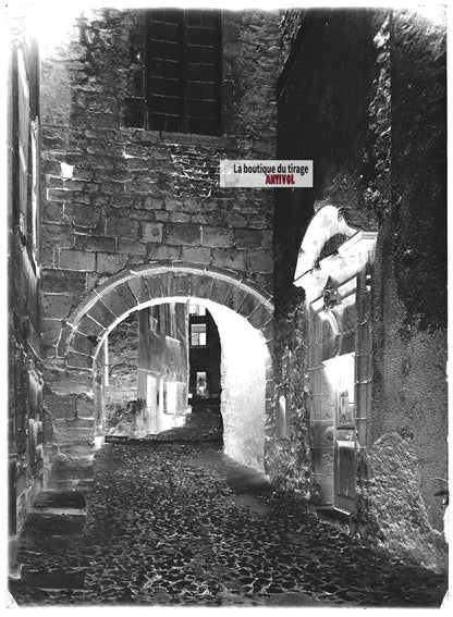 Plaque verre photo ancienne négatif noir et blanc 13x18 cm Billom ruelle rue