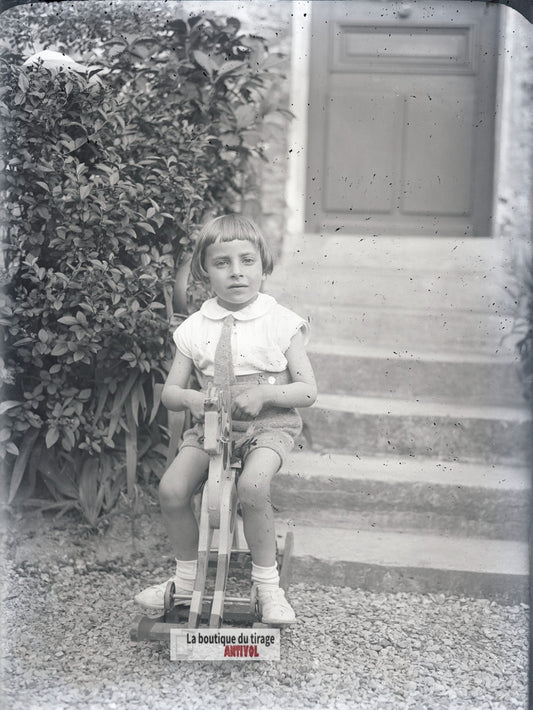Enfant, cheval à roulettes, France, plaque verre photo ancienne, négatif 9x12 cm