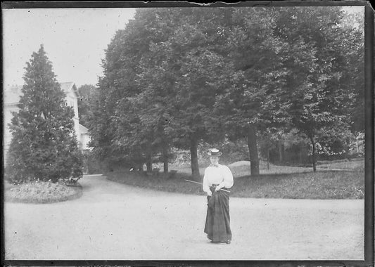 Plaque verre photo ancienne négatif 6x9 cm femme jardin, glass plate