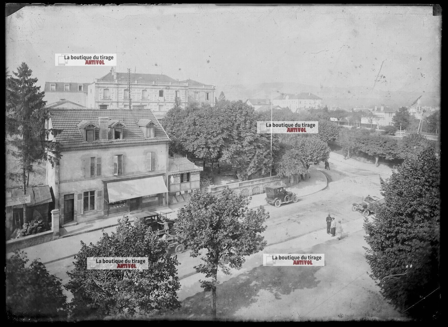 Plaque verre photo ancienne négatif noir et blanc 13x18 cm Vittel ville voitures