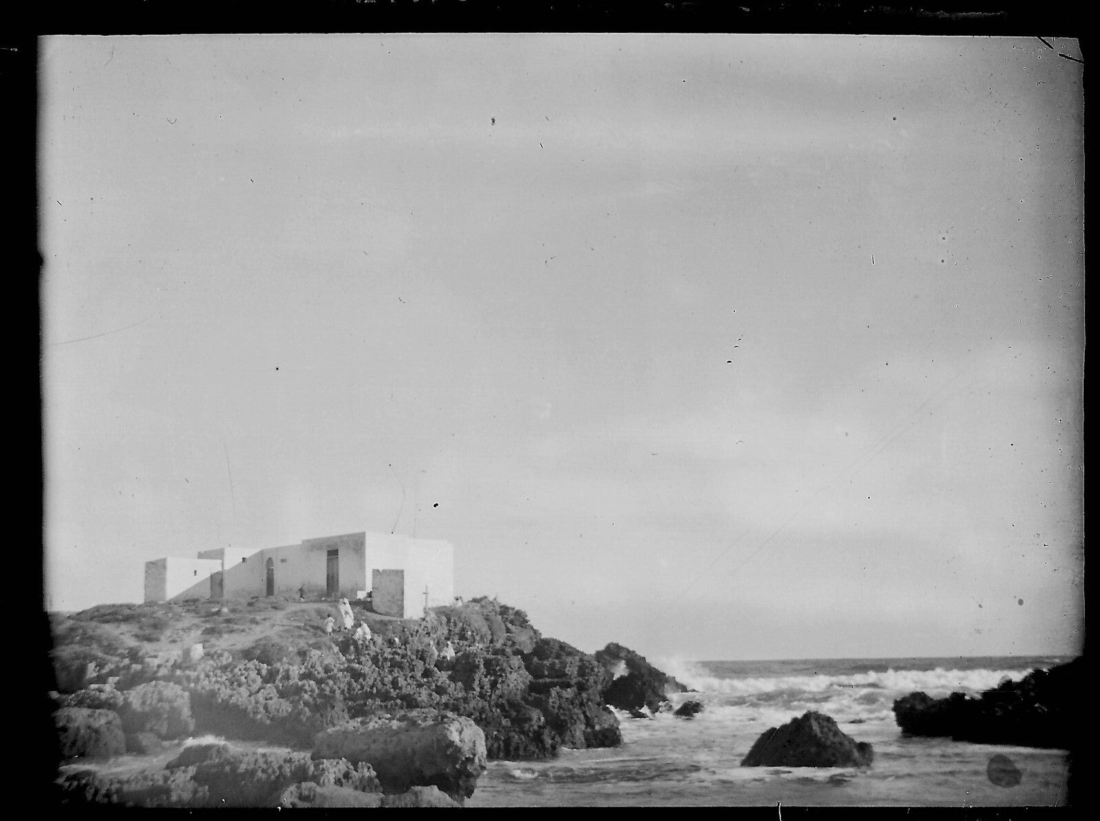 Plaque verre photo ancienne noir et blanc négatif 9x12 cm mer rocher Maroc