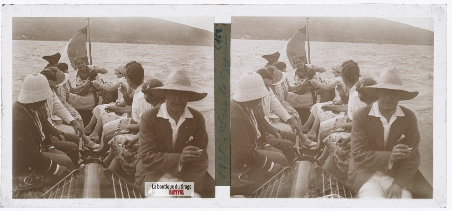 Bateau “Le Cygne”, lac d’Annecy, plaque verre photo ancienne stéréo 6x13 cm