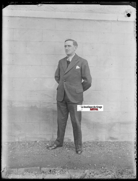 Homme, France, Plaque verre photographie ancienne, négatif noir & blanc 9x12 cm