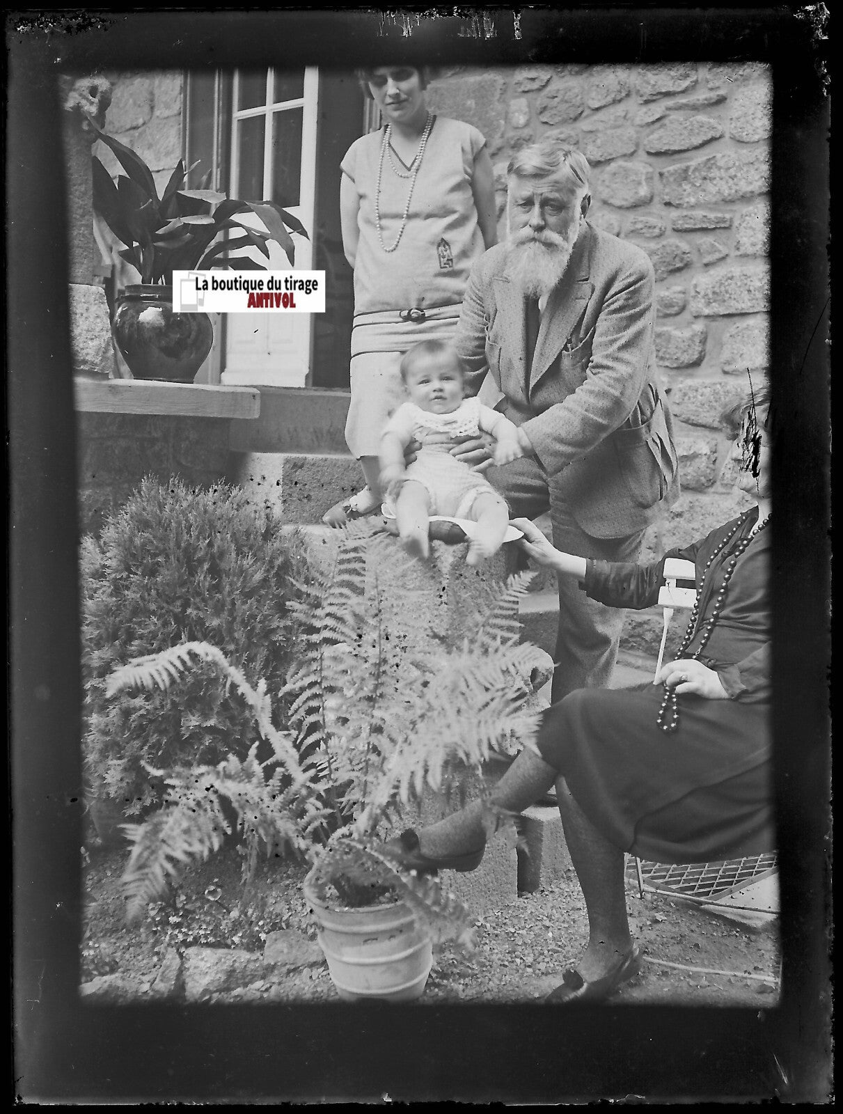 Famille, maison, plaque verre photo ancienne, négatif noir & blanc 9x12 cm