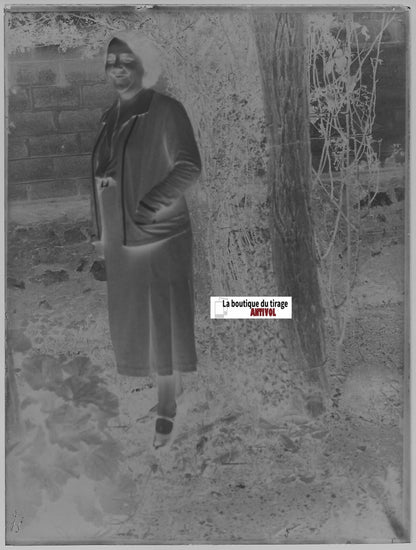 Femme, sourire, Plaque verre photo ancienne, négatif noir & blanc 9x12 cm