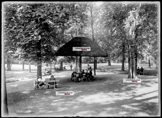 Plaque verre photo ancienne négatif noir et blanc 13x18 cm Vittel parc public