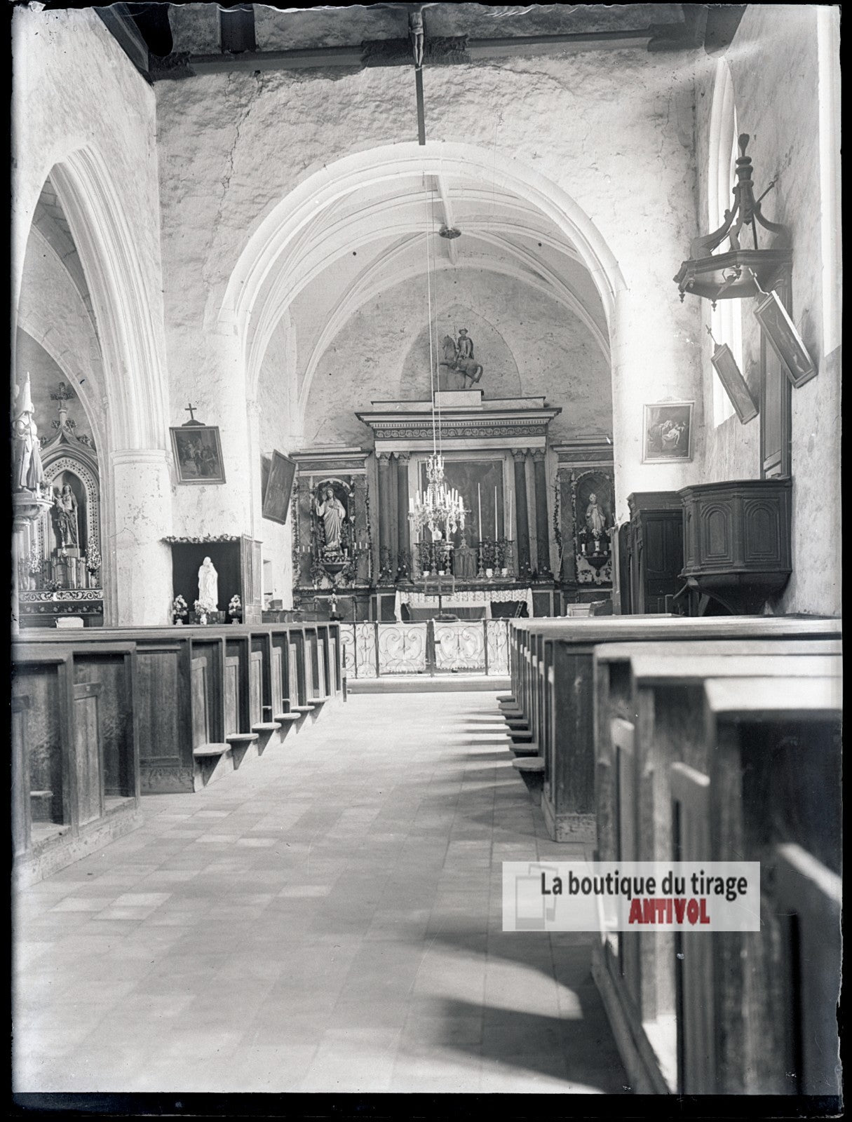 Intérieur d’une église de campagne, plaque verre photo ancienne, négatif 9x12 cm
