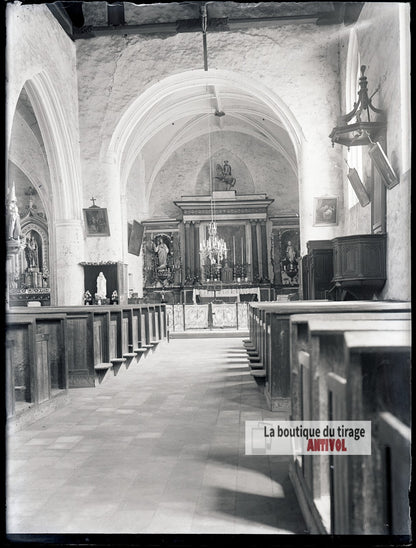 Intérieur d’une église de campagne, plaque verre photo ancienne, négatif 9x12 cm