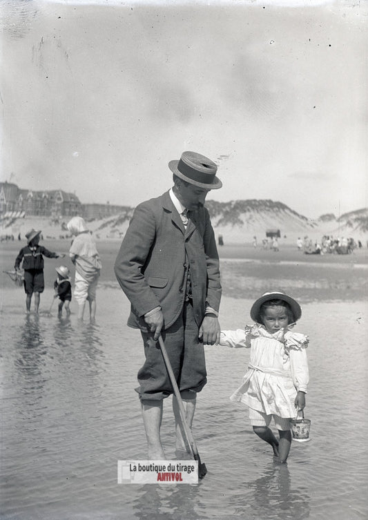 Pêche à pied, Berck-sur-Mer, plaque verre photo ancienne, négatif 9x12 cm
