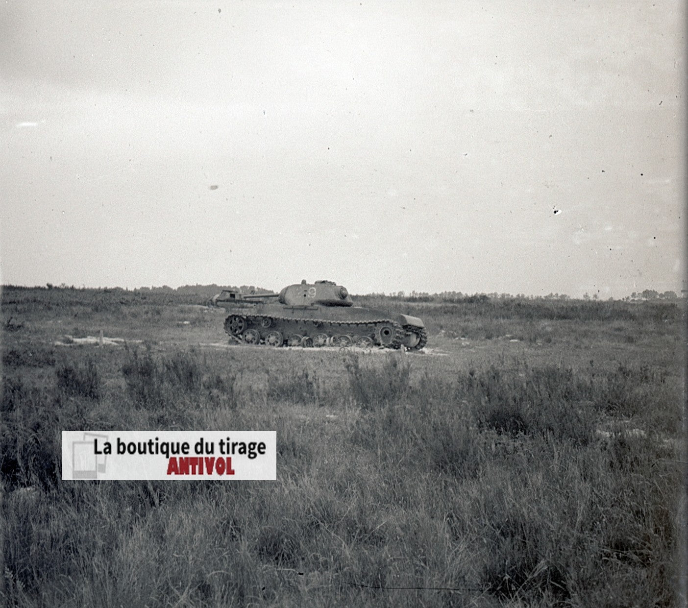 Camp du Ruchard, char, plaque verre, photo ancienne, négatif N&B 6x13 cm