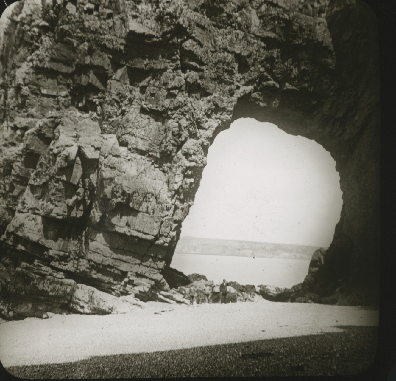 Entrée des grottes de Dinan, photo ancienne plaque de verre, positif 8,5x10 cm