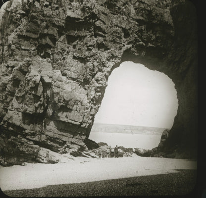 Entrée des grottes de Dinan, photo ancienne plaque de verre, positif 8,5x10 cm
