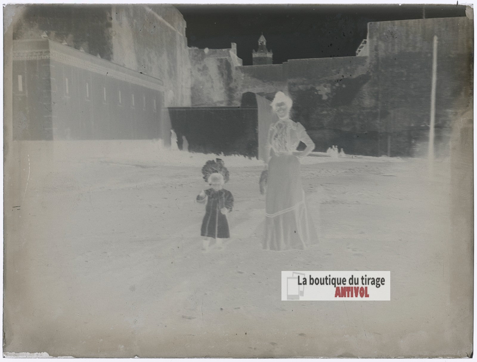 Jeune mère et enfant, Algérie, plaque verre photo ancienne, négatif 9x12 cm