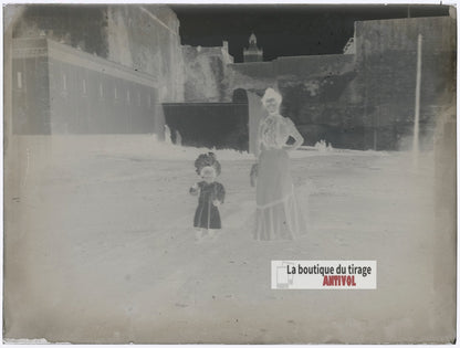 Jeune mère et enfant, Algérie, plaque verre photo ancienne, négatif 9x12 cm