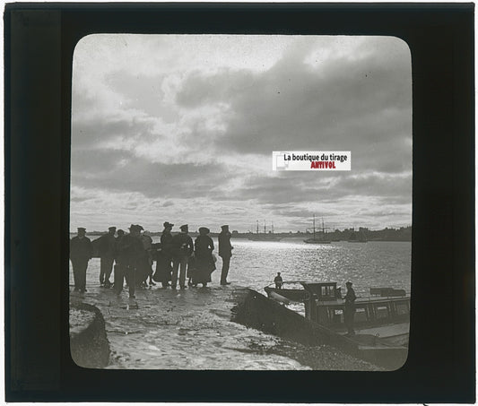 Bateau, port, personnages, photo ancienne plaque verre, noir & blanc, 8,5x10 cm