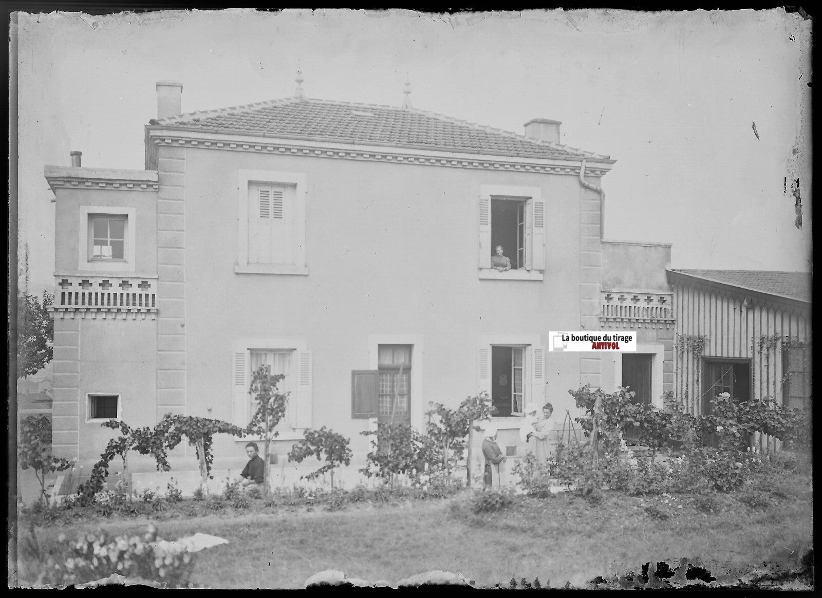 Maison, jardin, Plaque verre photo ancienne, négatif noir & blanc 13x18 cm
