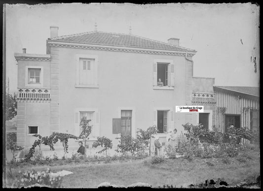 Maison, jardin, Plaque verre photo ancienne, négatif noir & blanc 13x18 cm