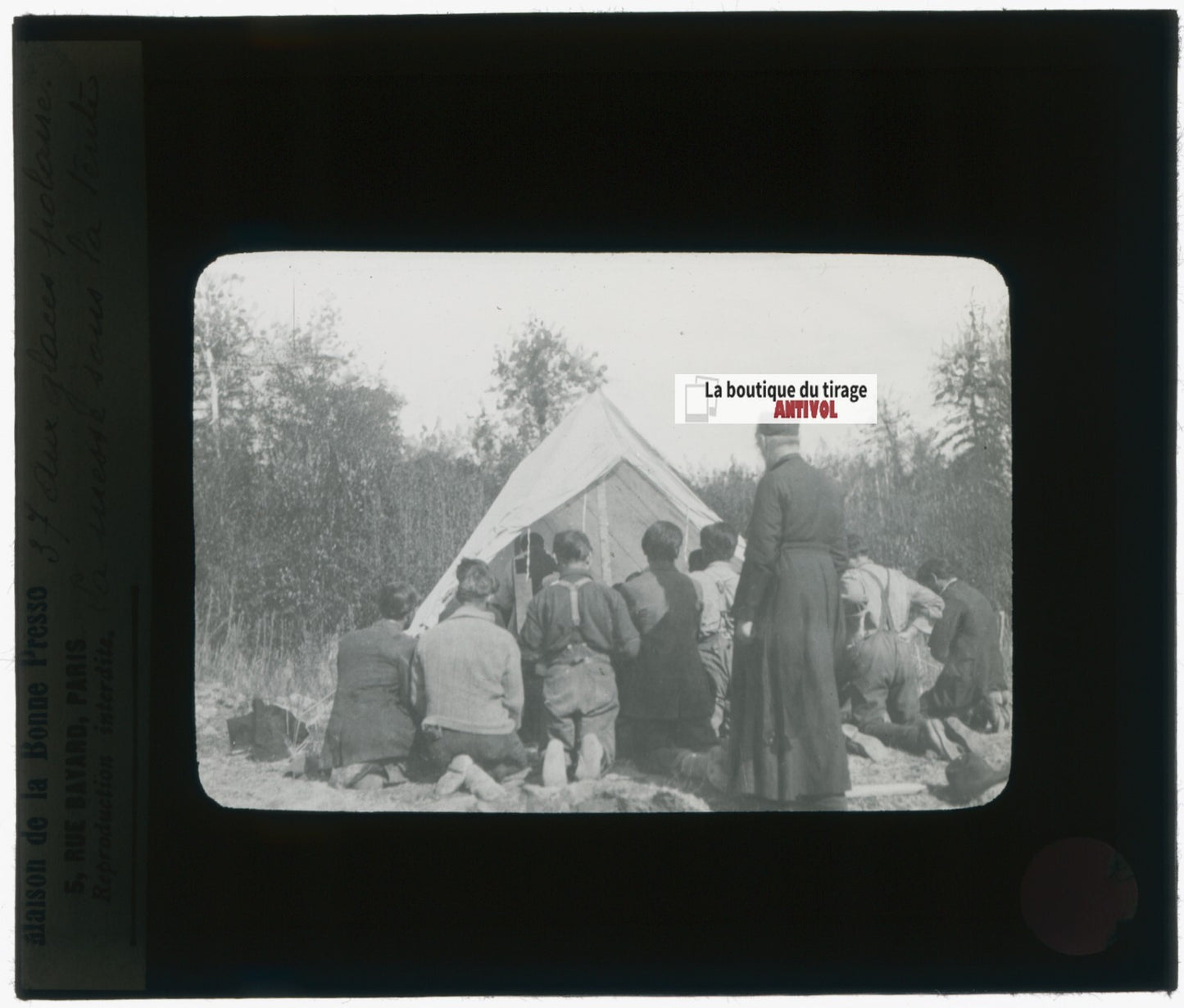 Messe sous la tente, photo plaque verre, noir & blanc, positif 8,5x10 cm