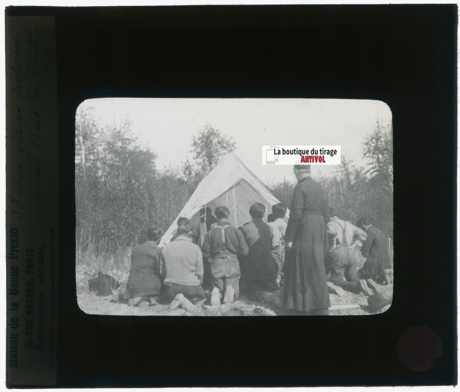 Messe sous la tente, photo plaque verre, noir & blanc, positif 8,5x10 cm