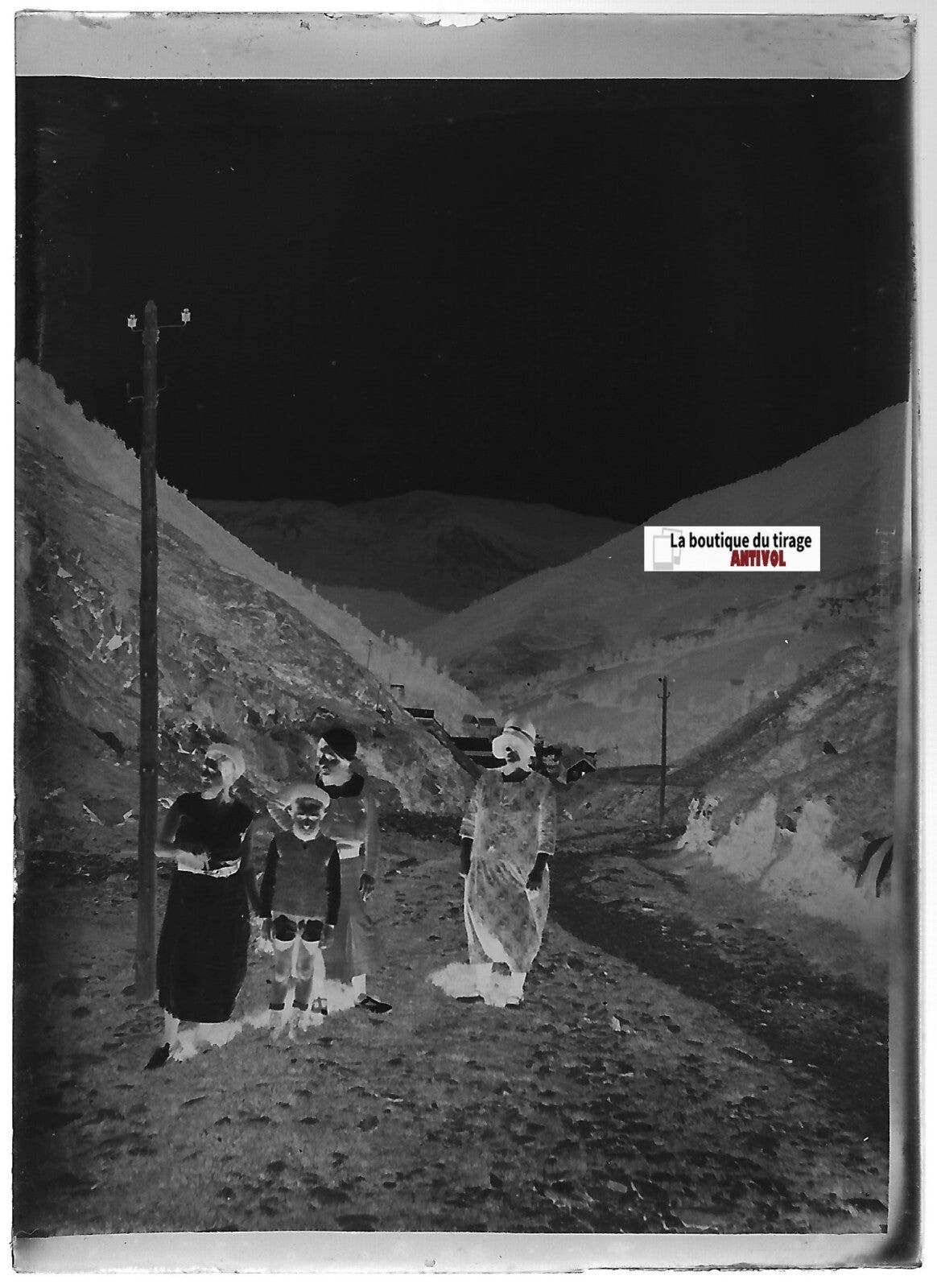 Montagne, famille, Plaque verre photo ancienne, négatif noir & blanc 6x9 cm