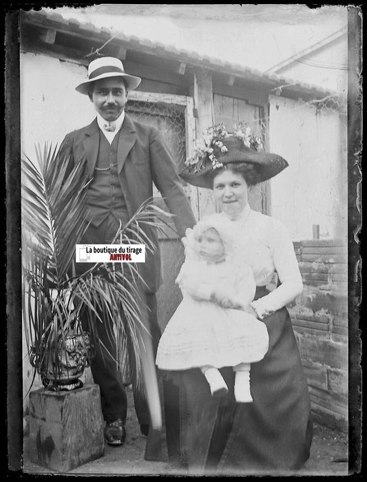 Couple, bébé, Plaque verre photo ancienne, négatif noir & blanc 9x12 cm