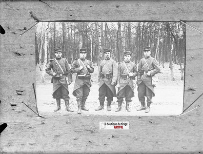 Jeunes soldats en manœuvre, plaque verre, photo ancienne, négatif N&B 9x12 cm