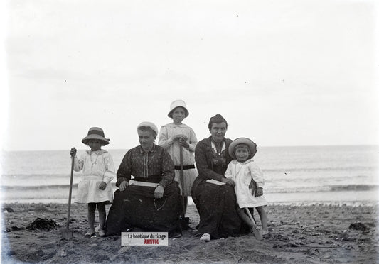 Famille à Berck-sur-Mer, France, plaque verre photo ancienne, négatif 9x12 cm