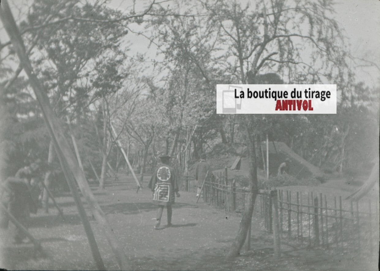 Jardiniers, parc, Japon, photo plaque verre, noir & blanc, positif 8,5x10 cm