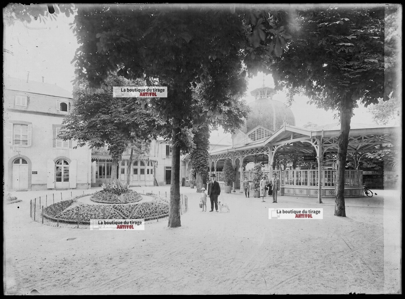 Plaque verre photo ancienne négatif noir et blanc 13x18 cm Vittel source eau