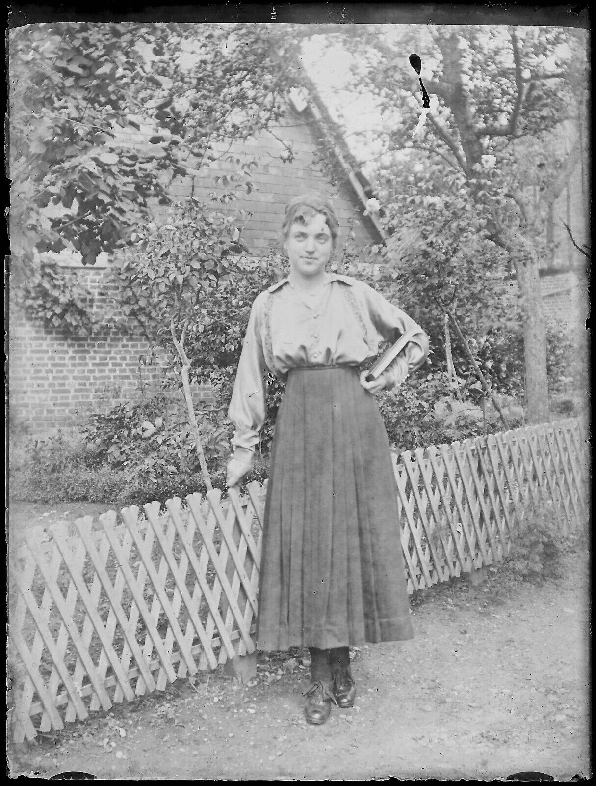 Plaque verre photo ancienne négatif noir et blanc 9x12 cm portrait femme France 