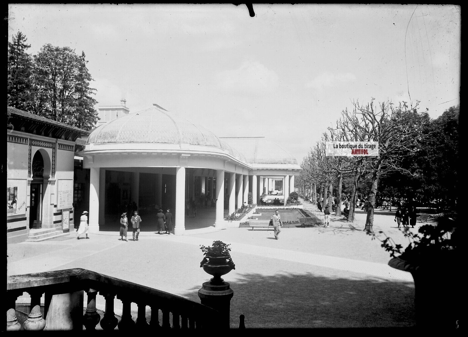 Plaque verre photo ancienne négatif noir et blanc 13x18 cm Vittel galerie therme