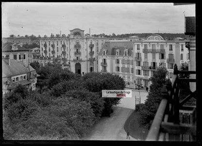 Plaque verre photo ancienne négatif noir et blanc 13x18 cm Vittel Central hôtel