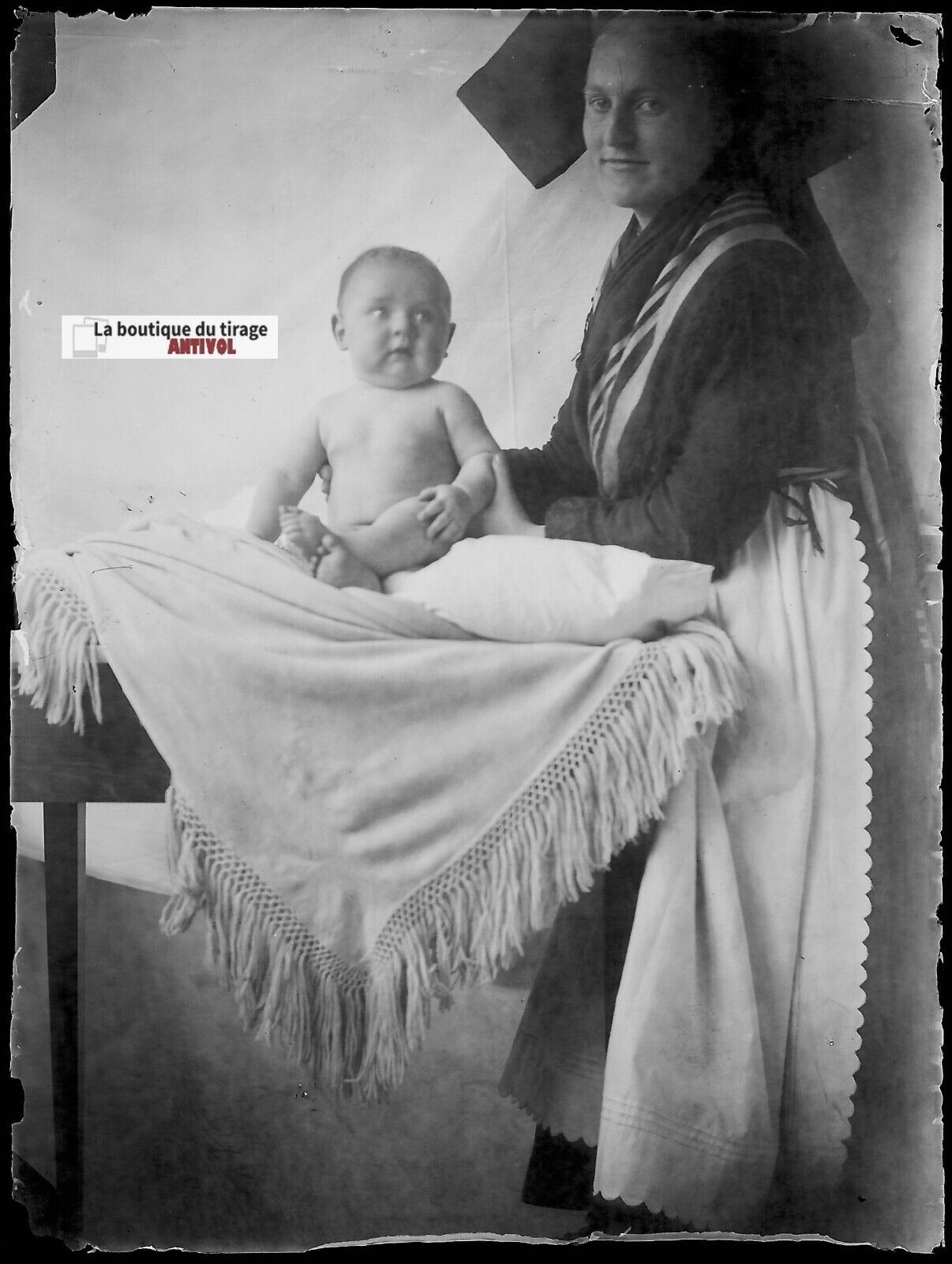 Plaque verre photo ancien négatif noir et blanc 9x12 cm femme avec bébé France