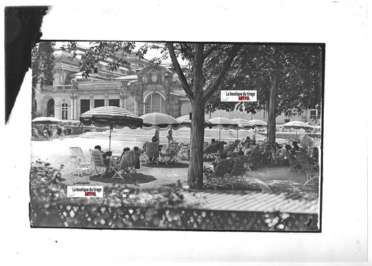 Plaque verre photo positif noir & blanc 13x18 cm Vichy Casino personnages